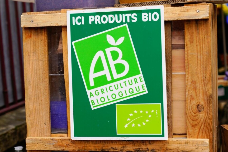 A view of a box that says ‘Ici produits bio (organic products here)’ with the AB Bio logo on it