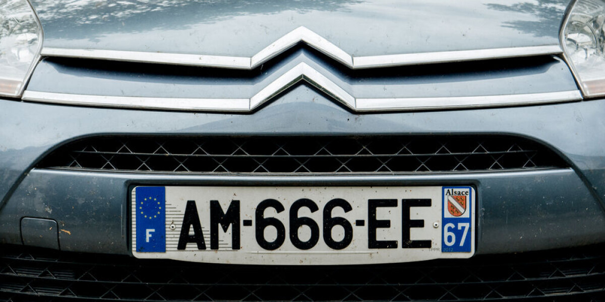 Are there rules to follow when changing a vehicle’s numberplate in france?