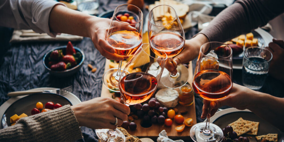 Eating faux-pas: habits to avoid when dining in France