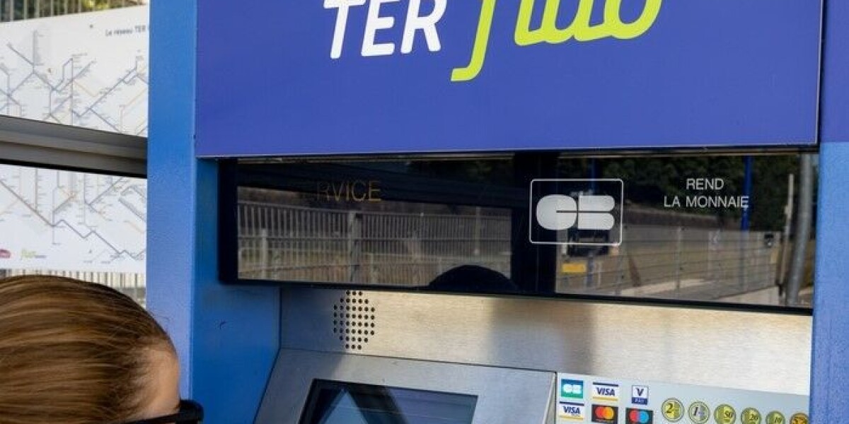 More french train stations lose their manned ticket desks