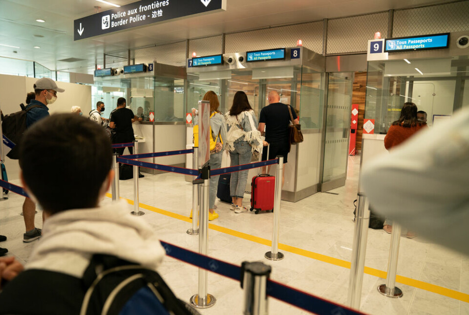 Border checks at Charles de Gaulle airport