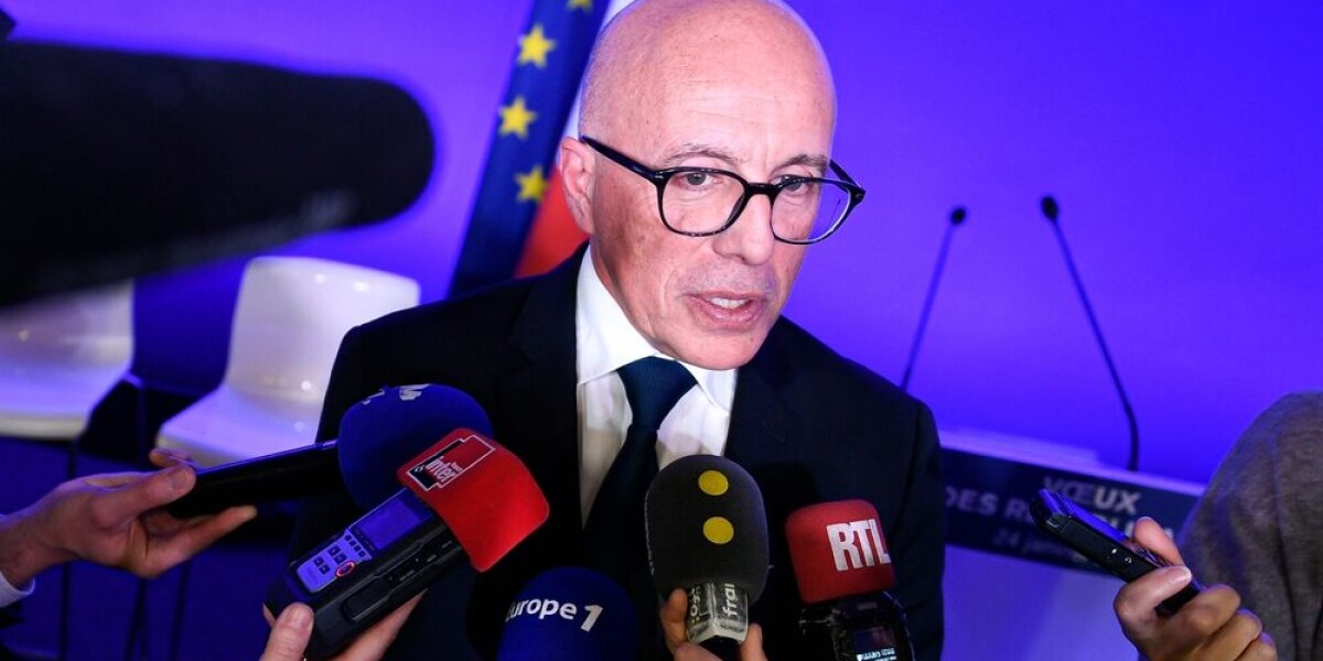 French right throws out leader over his alliance offer to far-right