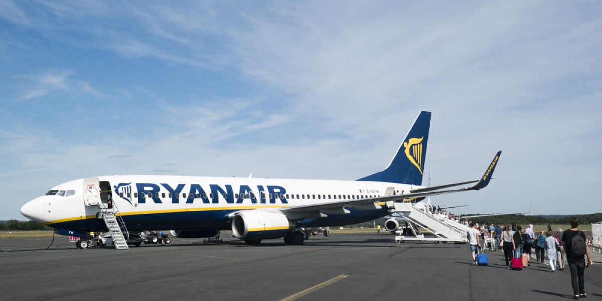 Ryanair threatens to end flights to ten regional french airports over tax plan