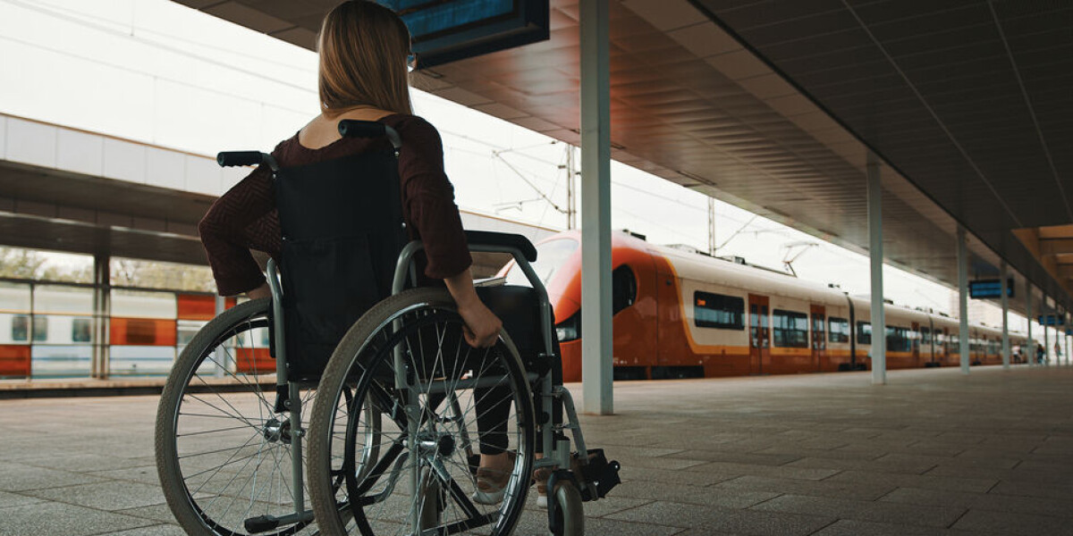 Is there a service to help disabled people use french public transport?