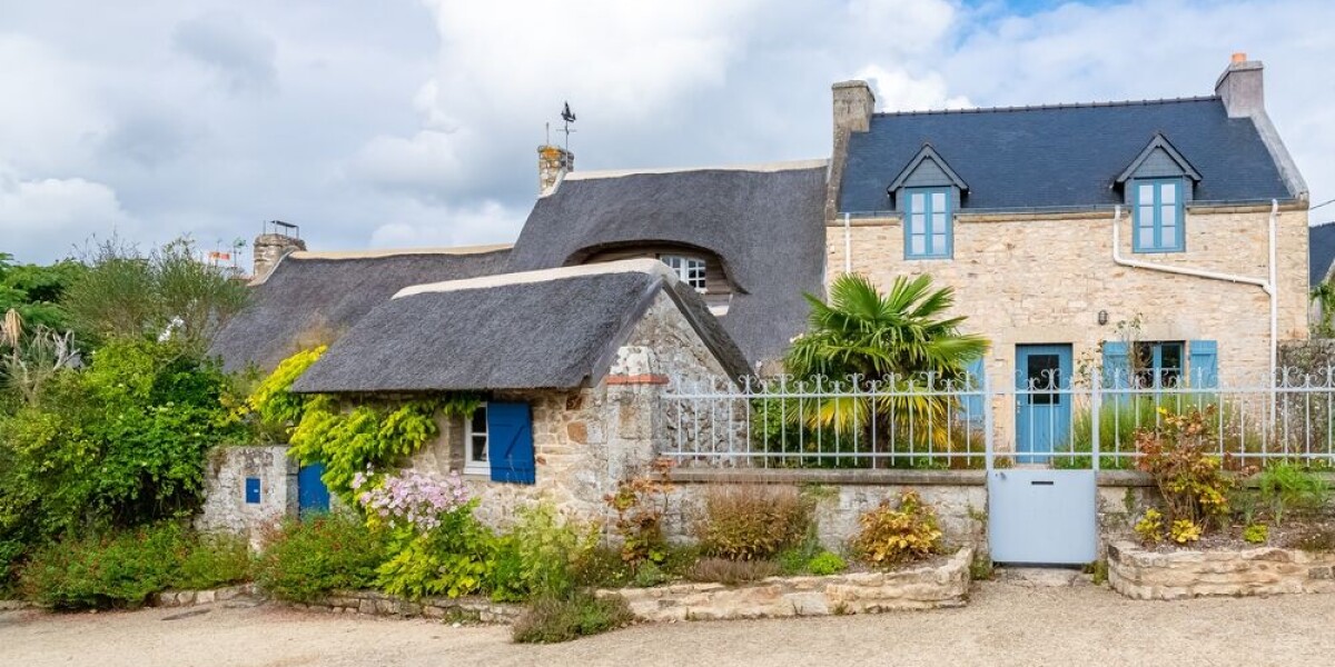 Protests in brittany over high number of second homes and airbnbs