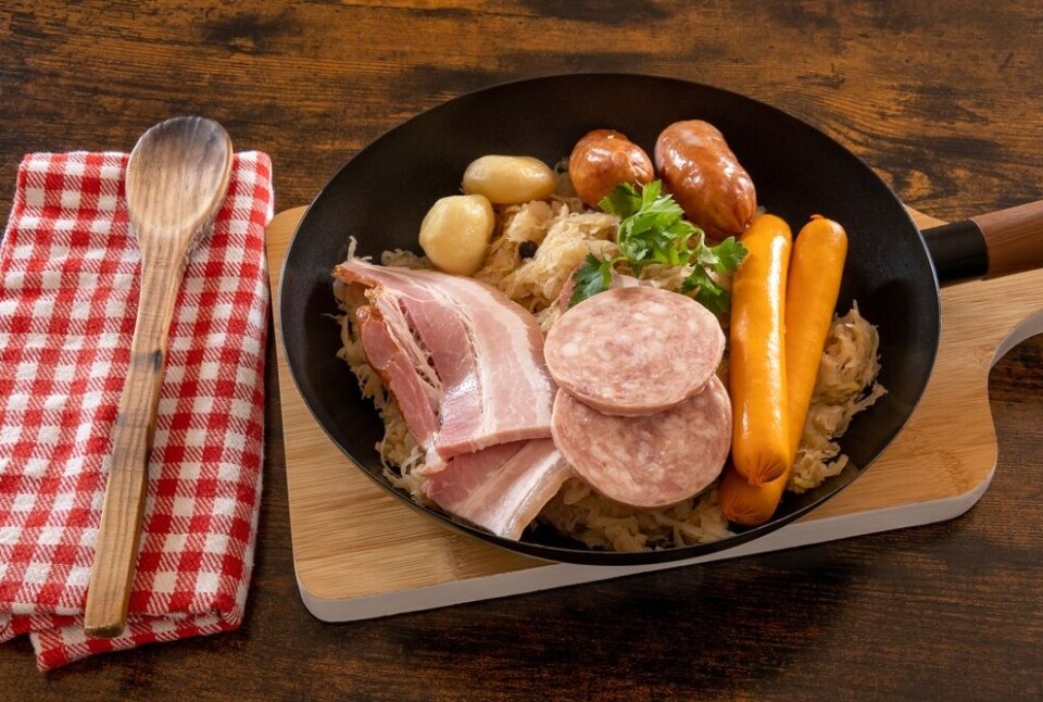 frederique/Shutterstock top view Choucroute garnie