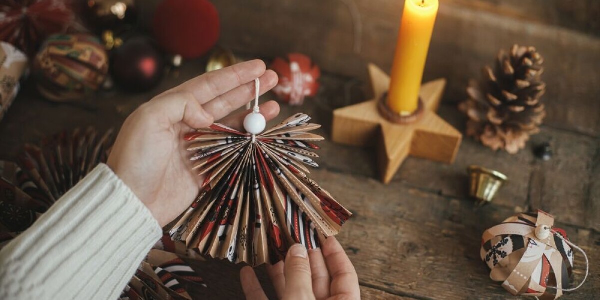 Learning french: what does avoir des doigts de fée mean and when should it be used?