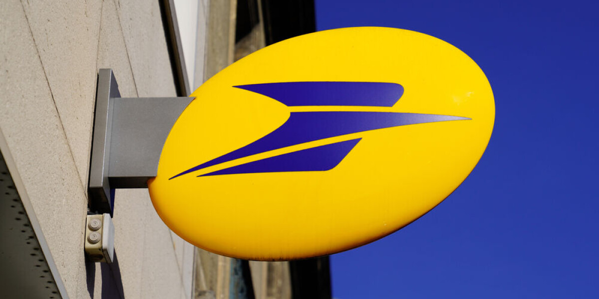 Why are more than a million letters delayed in post in france - and where?