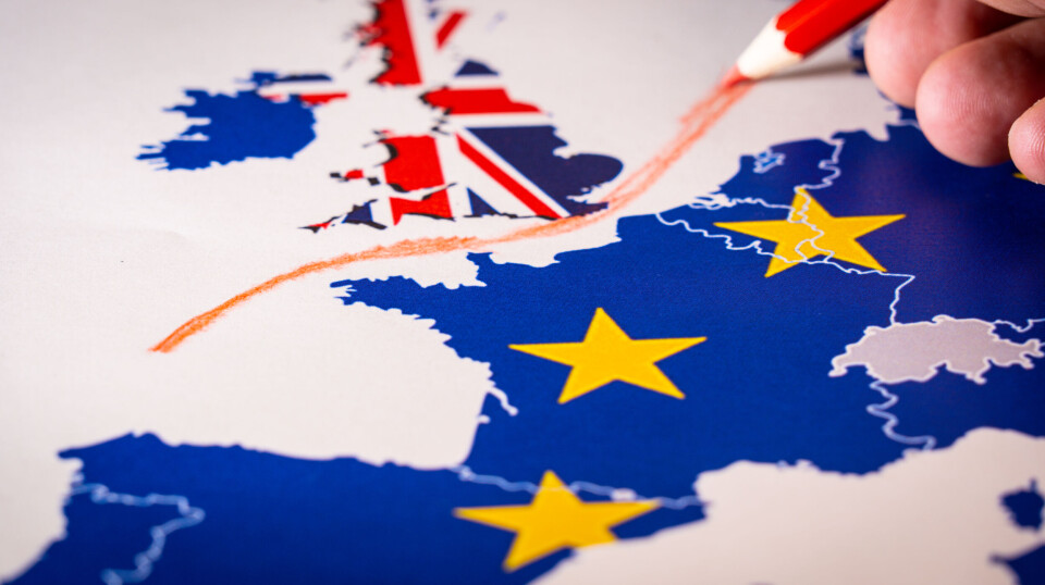Hand drawing a red line between the UK and EU