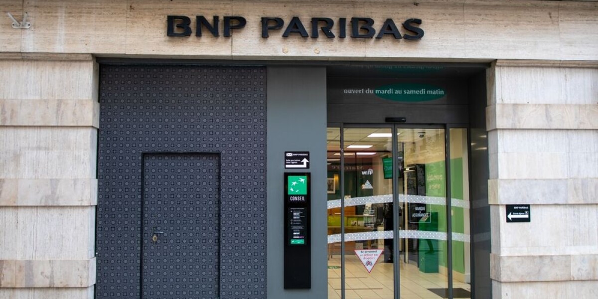 Bnp paribas plans large-scale branch closures in france