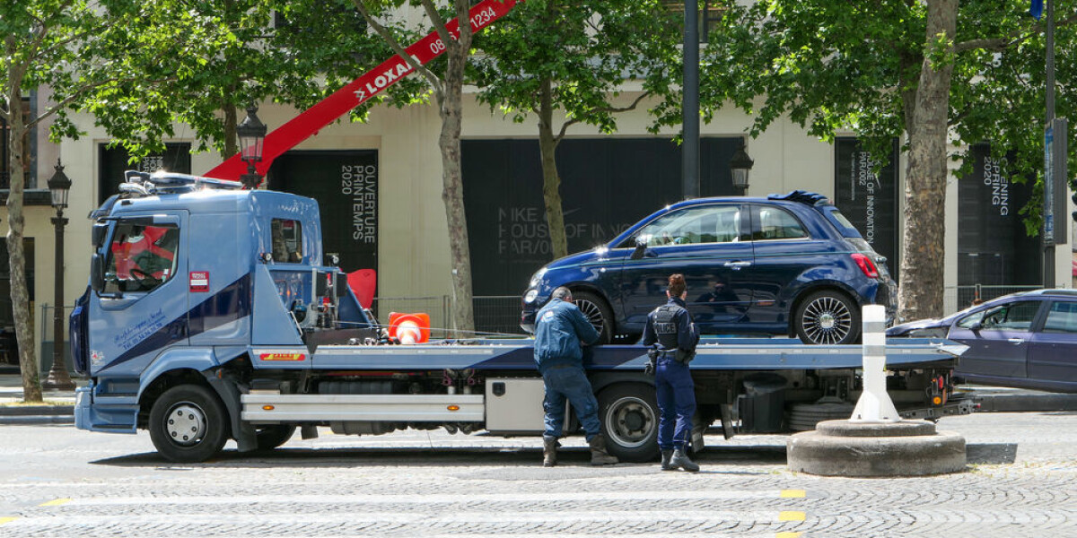 How long can car be parked in same spot in france before police act?