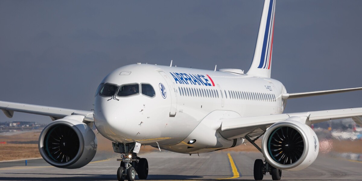 Comment: french passengers applaud the pilot for more than just relief