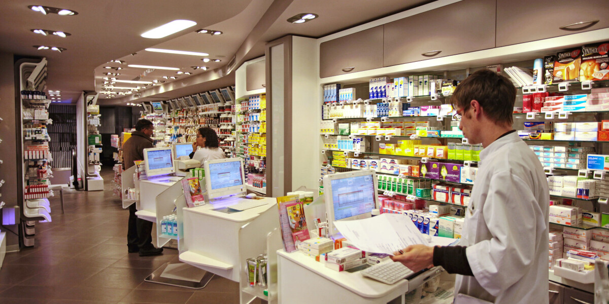 Pharmacies in France avoid autumn strike after new government deal