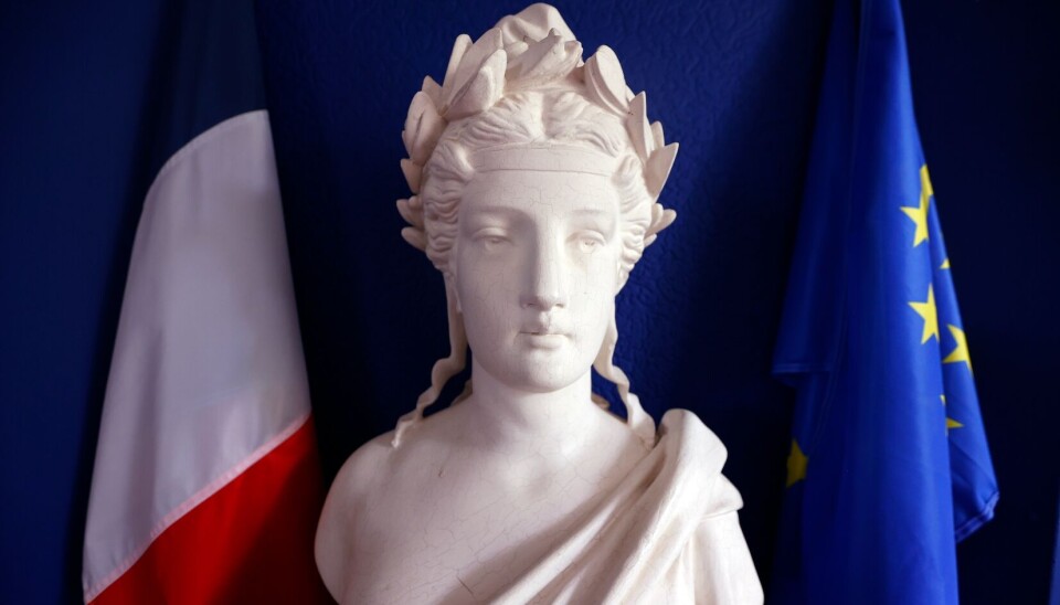 Le buste de Marianne : en symbole républicain emblématique - Aviso Drapeaux Le buste de Marianne : en symbole républicain emblématique - Aviso Drapeaux