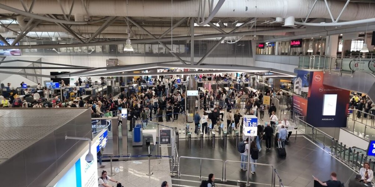 Η πτήση της Ryanair αφήνει την Ελλάδα χωρίς επιβάτες λόγω «μεγα ουράς» στο αεροδρόμιο και ζητημάτων EES